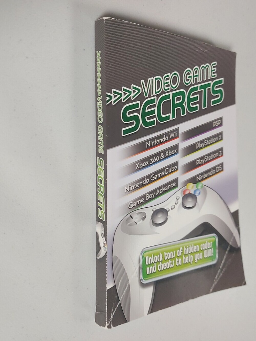 Video Game Secrets Guide - White & Green - Picture 2 of 7